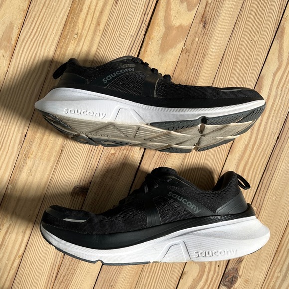 Saucony Guide 16 Womens Running Shoes Black White Athletic sneaker Size 12 - Picture 7 of 8